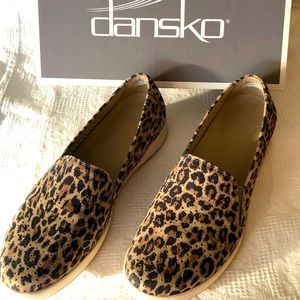 Dansko Suede leopard print loafers. Size 39.